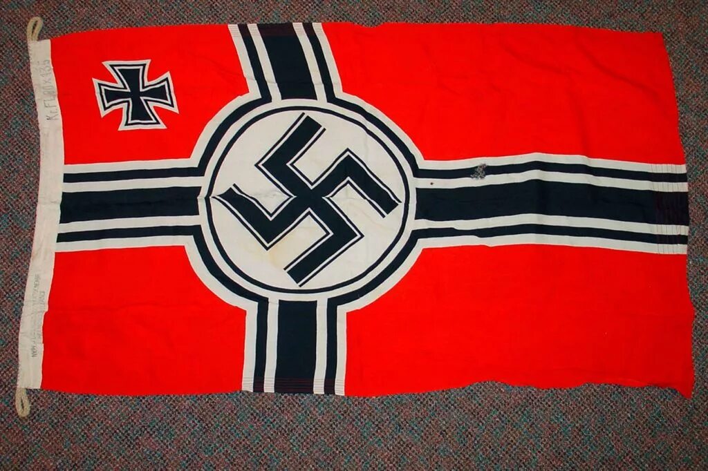 Флаг во время войны. Флаг Германии второй мировой войны. Флаг Германии во время второй мировой войны. Флаг флота фашистской Германии.