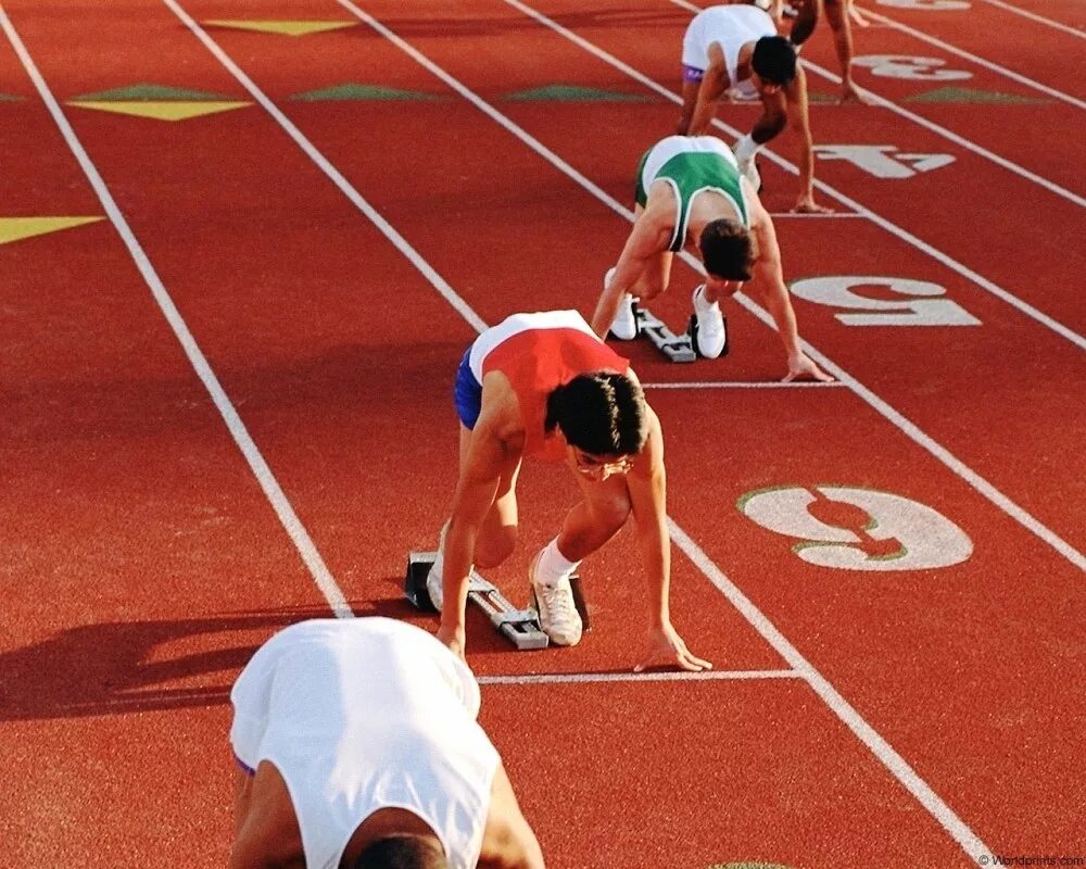 про соревнования. соревнования по легкой атлетике. про соревнования. спортсмен на старте. легкая атлетика бег.