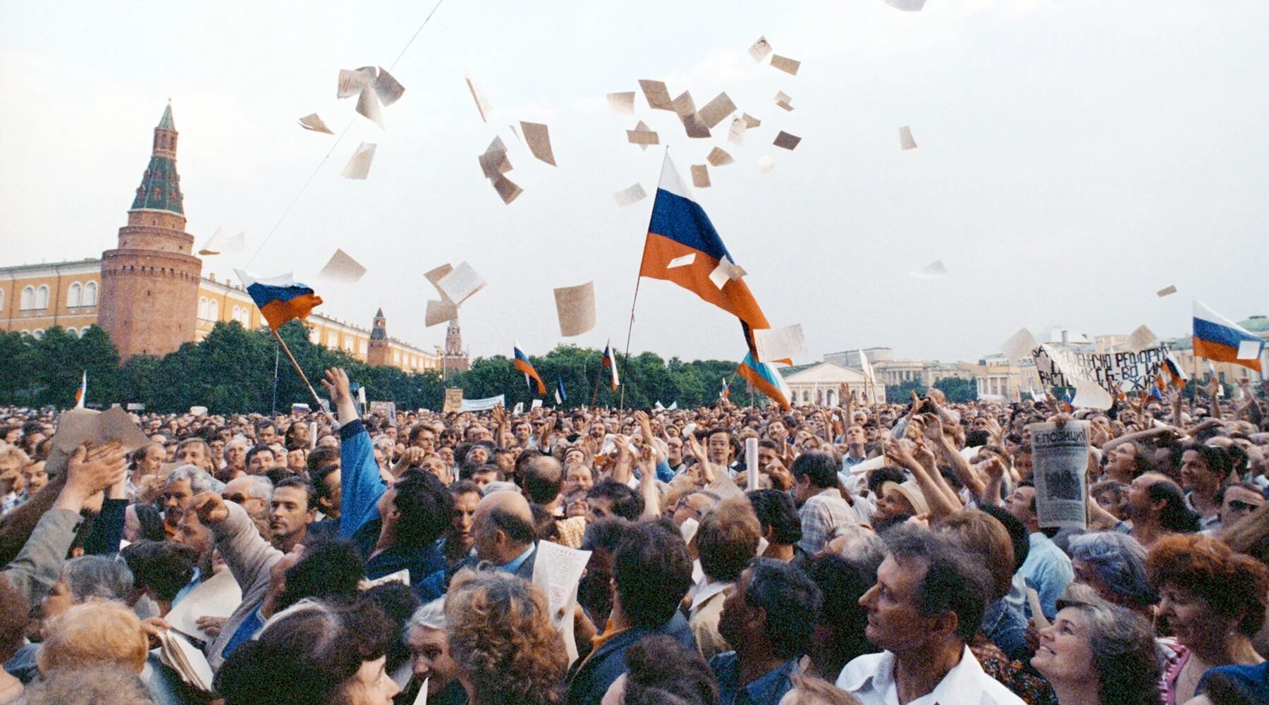 Выборы 12 июня 1991. Митинг Москва 1991 Манежная. Манежная площадь Москва митинг 1990. Манежная площадь 1991 митинг площадь Москва. Митинг Демократической России 1991.