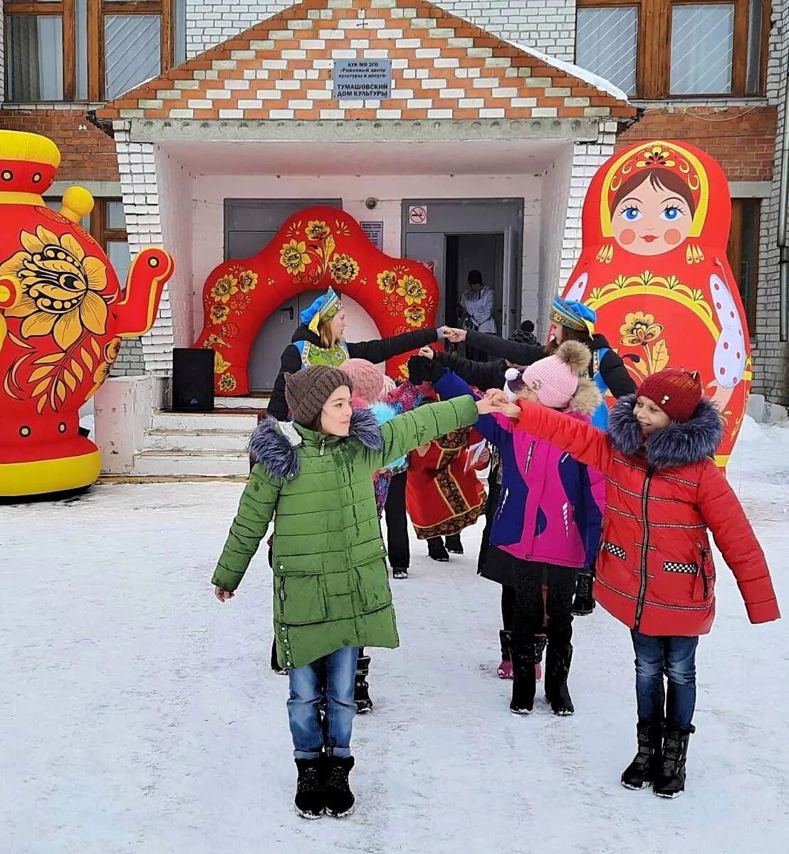 Фили жаворонки сегодня. Жаворонки праздник. праздник жаворонков в детском саду. масленичные жаворонки. жаворонки прилетите студену зиму прогоните.