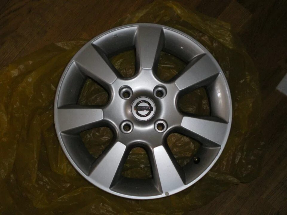 Диск колеса литой r15. Диски nissan r15. литые диски ниссан тиида r15. диски ниссан тиида 15. nissan tiida диски r15.