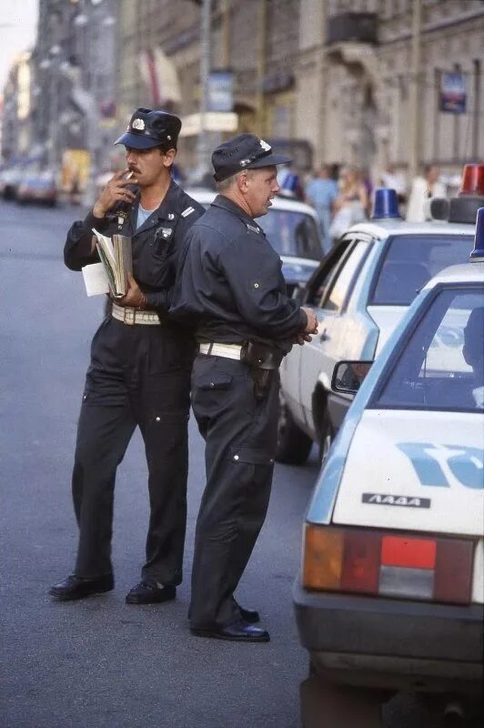 Старое здание гаи тамбов. Гаи 2000 год. Форд сиерра полиция. Ford sierra police. Газ 31029 дпс.