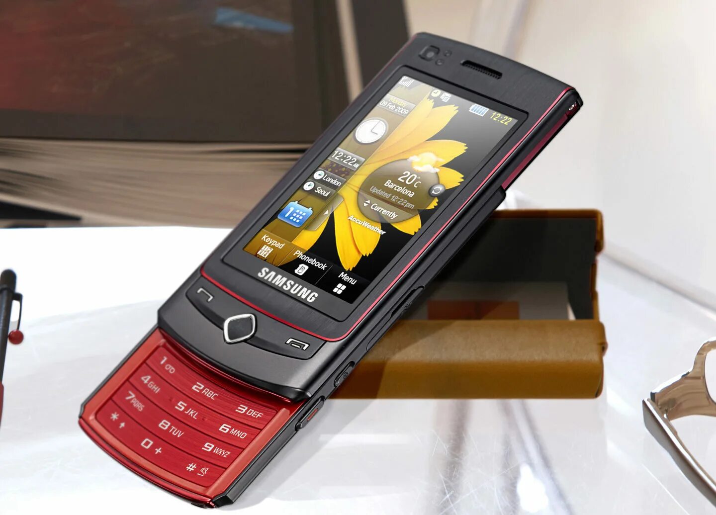 сенсорные телефоны слайдеры. Motorola rokr слайдер. Blackberry слайдер кверти. слайдер с qwerty клавиатурой 2022. сенсорный слайдер.