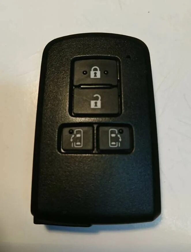 Пульт тойота альфард 2 штук. Xhorse key. Ключ альфард. Чехол на ключ тойота альфард. Ключи альфард.