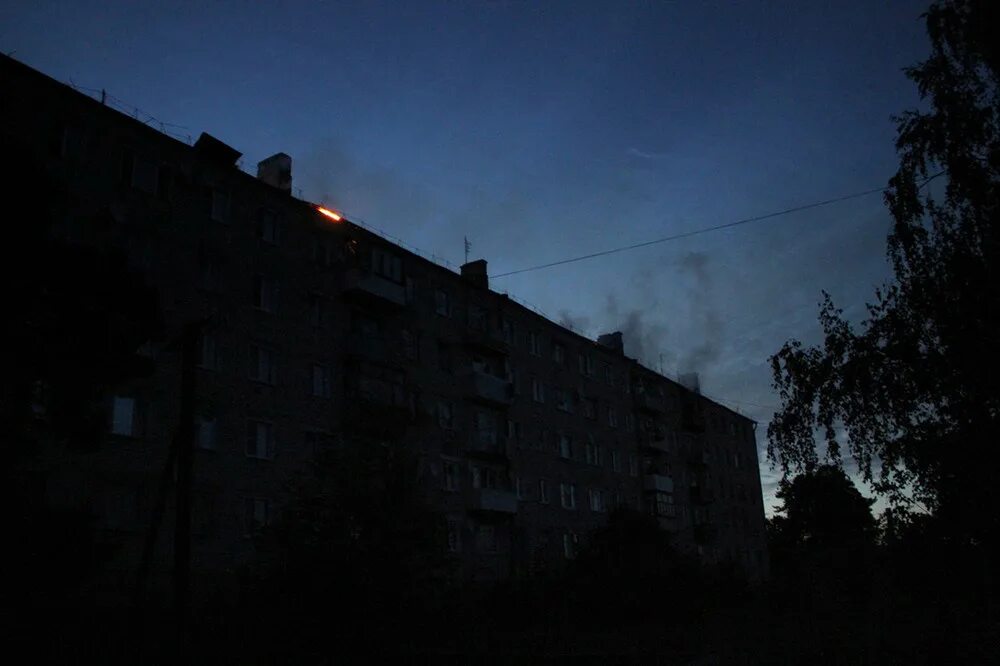 Двор в темноте