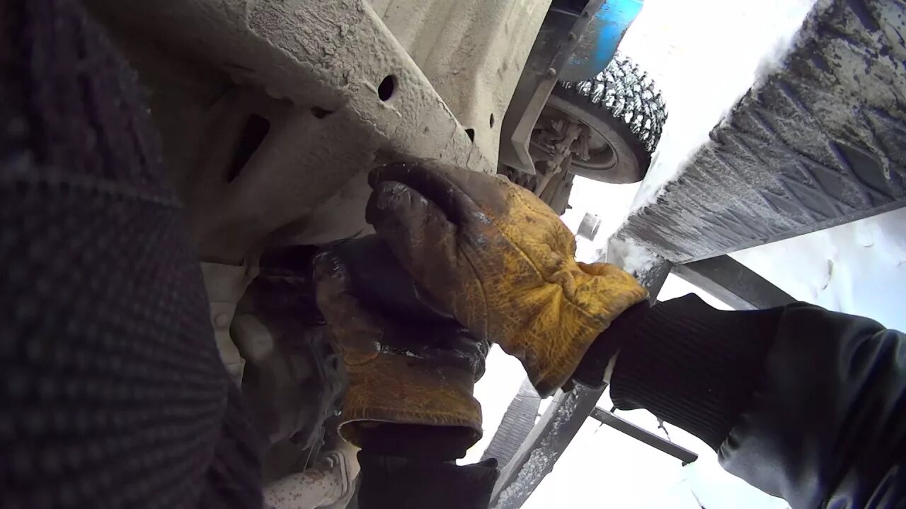 Замена масла 31105. Масло в задний мост газ 31105. замена масла в кпп газ 31105. масло для заднего моста газ 3110. масло в мост газ 3110.