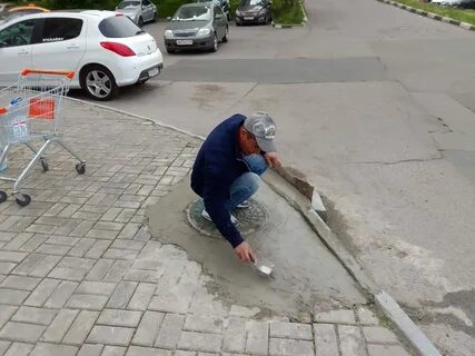 Разгрузка на тротуаре