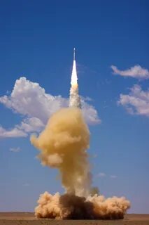 Твердотопливная ракета