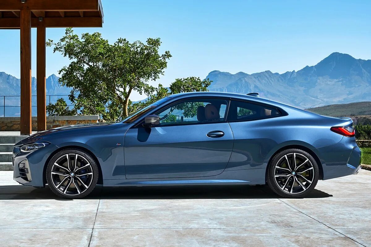 Сравнение BMW 3 серии 318 и BMW 4 серии 435 по характеристикам, стоимости покупк