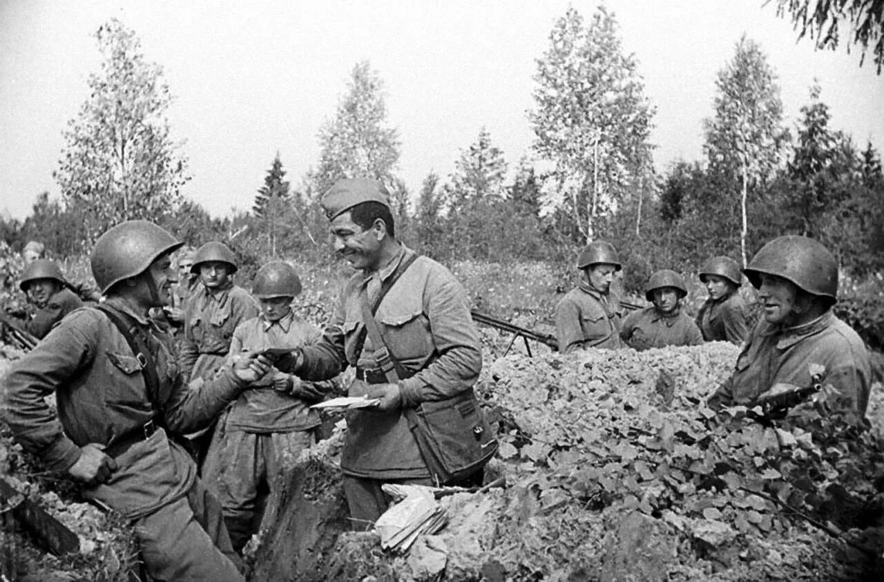 Военный фронт. Великая Отечественная война 1941-1945г. Военные кадры. Солдат на передовой.