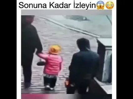 На глазах родителей нечаянно вошел в сестру