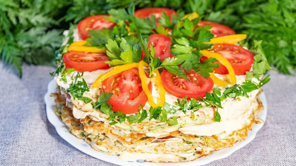 Торт из кабачков с чесноком и майонезом. Шпинатный закусочный торт. кабачковый торт. овощной торт.