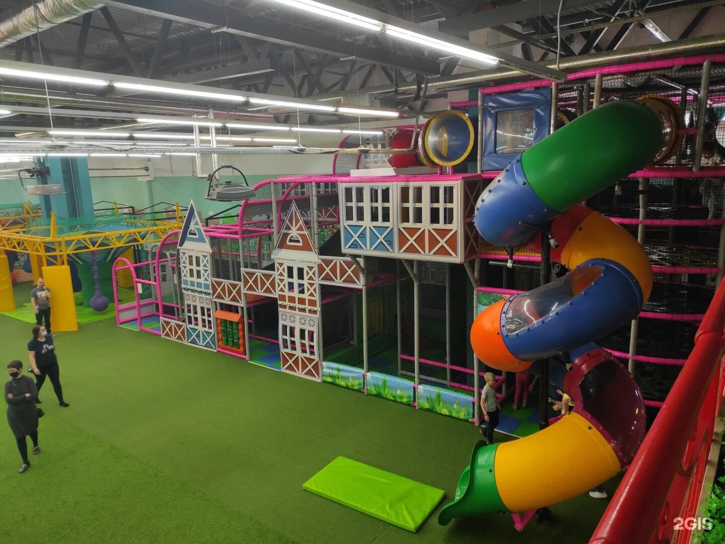 Фан джамп нижний новгород. Фан джамп нижний новгород карусель. Fun city нижний новгород комсомольская. Фан джамп в континенте. Тц калейдоскоп темрюк.