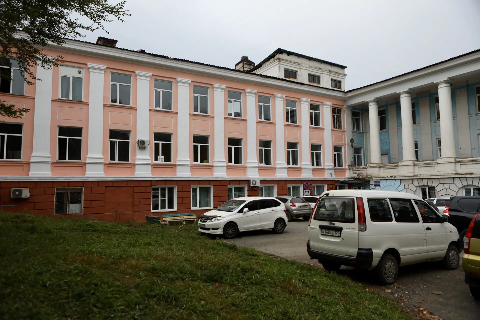 Партизанск больница. Городская больница Партизанск. Больница в Партизанске Приморского края. Городская поликлиника Партизанская. Городская поликлиника Партизанск.