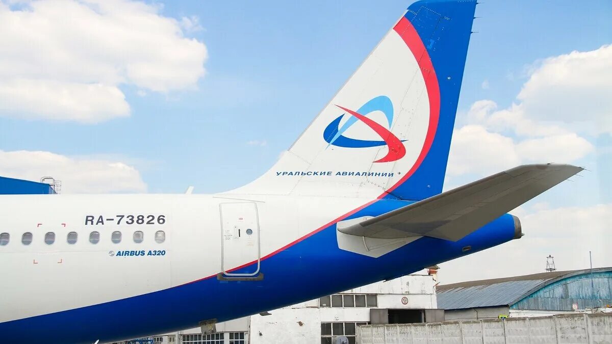 Ural airlines самолеты. Уральсик еавиалинии самолеты. Перелет уральские авиалинии. Уральские авиалинии город. Уральские авиалинии город.