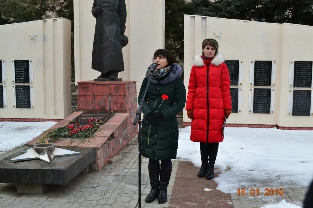 Погода большая орловка мартыновский район ростовская область. Мемориал славы большая Мартыновка. Школа большая Мартыновка Ростовская область. Администрация большая.Мартыновка. Сл большая Мартыновка Ростовская область.