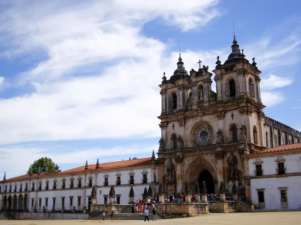Самый крупный монастырь в европе. Аббатство Алкобаса Португалия. Алкобаса Португалия достопримечательности.