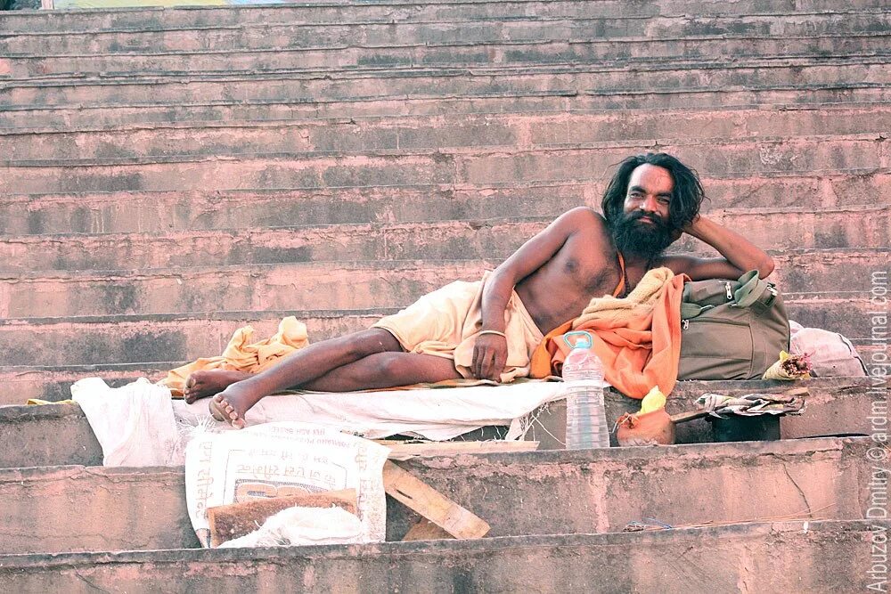 Пить урину. Алкогольный магазин в индии. Пьют ли индусы. Торговля женщинами в индии. Пьют ли индусы.