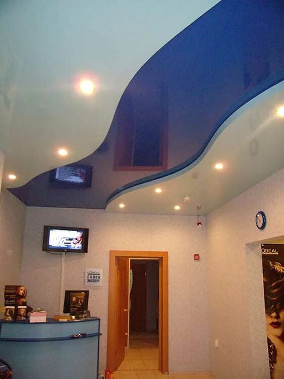 натяжные потолки 2 уровня. подвесной потолок 2 уровня. двухуровневый потолок. двухуровневые натяжные потолки. потолок двух уровня.