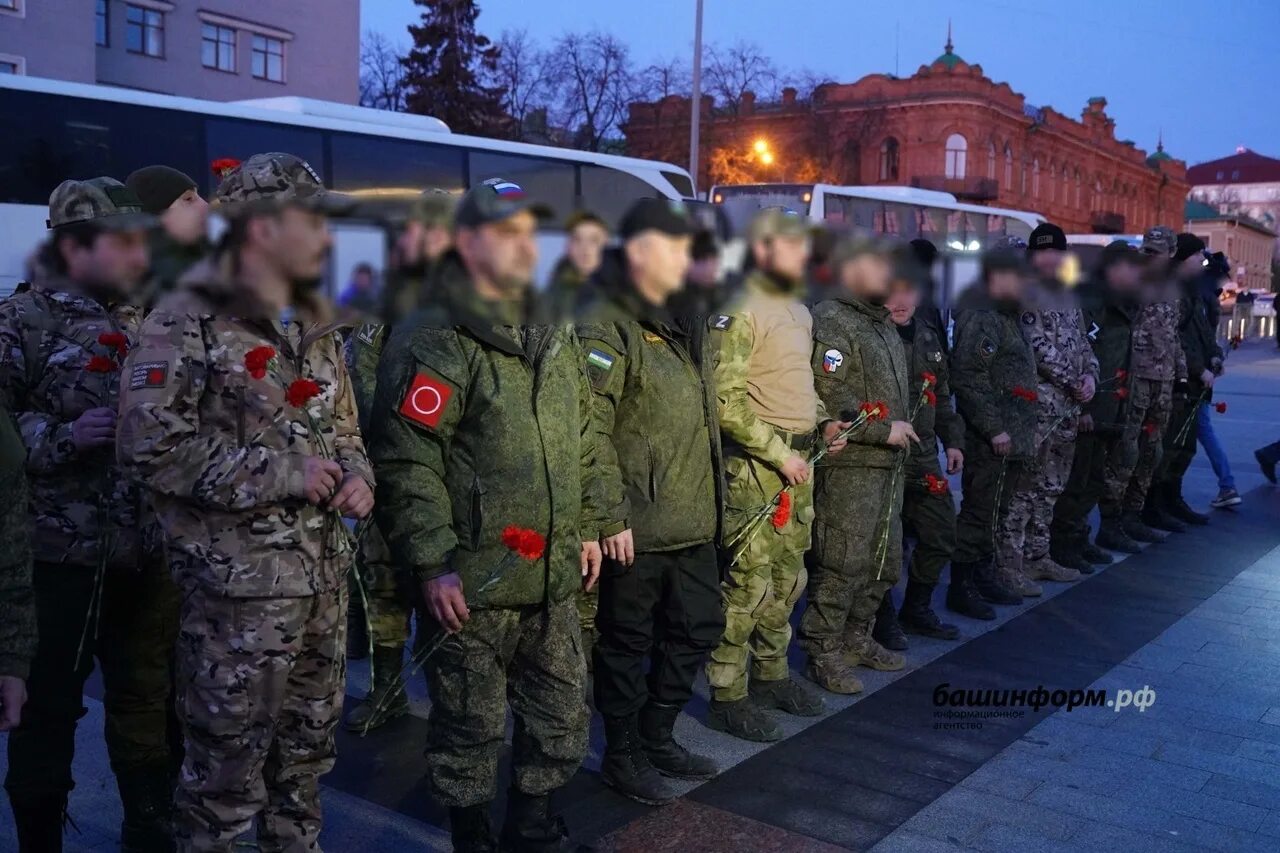 Новости сегодня 2 апреля. Российский солдат. Военнослужащие. Фото военнослужащих. Солдаты мобилизация.