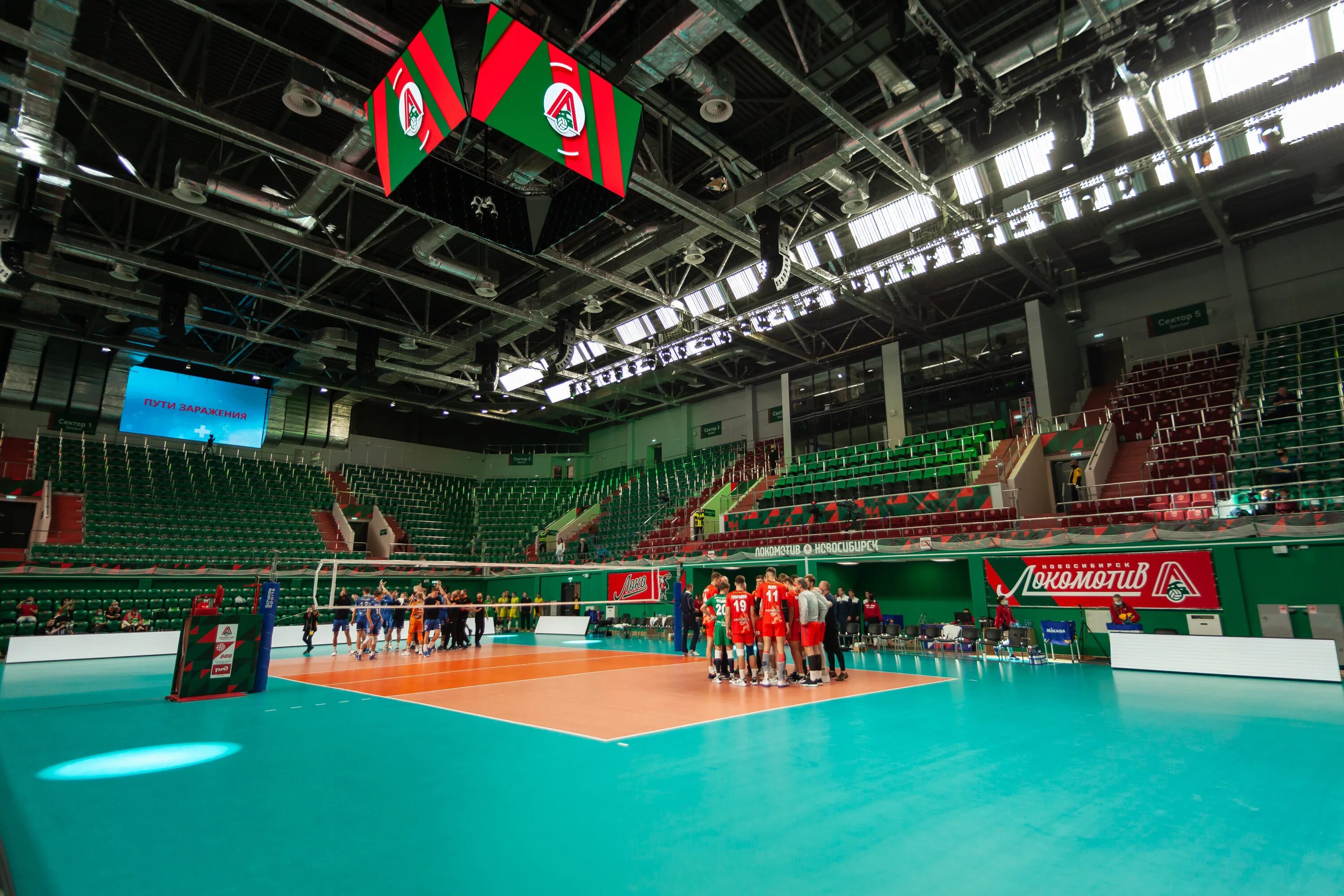 локомотив новосибирск волейбол арена. локомотив белогорье волейбол. волейбольный локомотив новосибирск. кузбасс волейбол. новосибирск волейбольный.