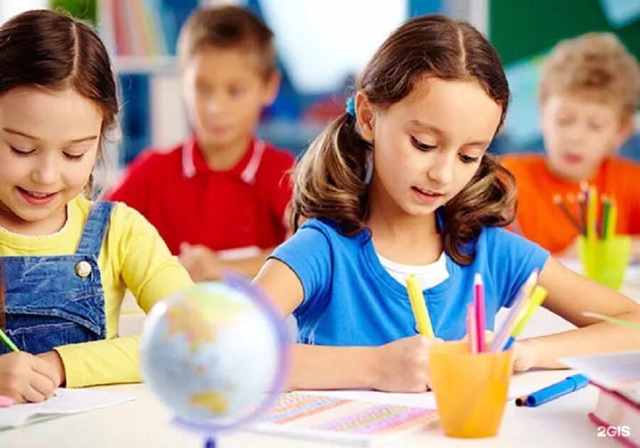 дополнительное образование в школе. продленка для детей. игровые технологии на уроках. групповая работа школьников. робототехника ученики.