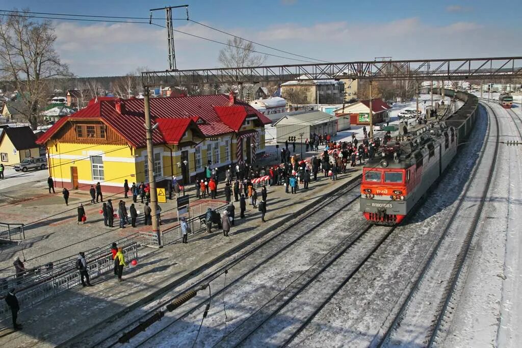Жд вокзал топчиха. Поселок тальменка. Тальменка алтайский край достопримечательности. Тальменка алтайский край дом культуры. Погода в усть тальменка алтайский край.
