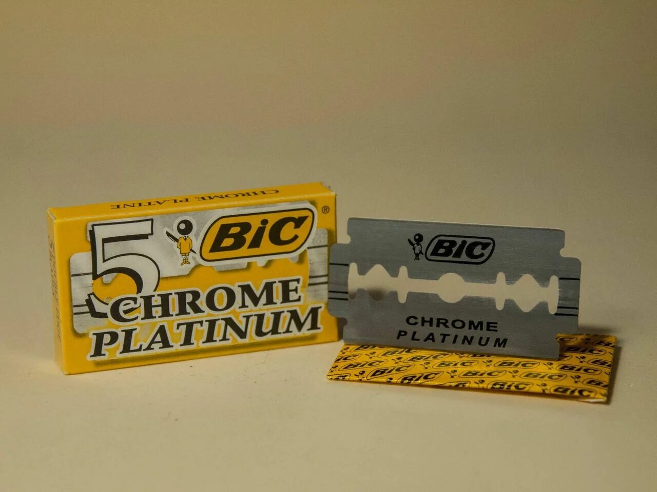 BIC лезвия для станка карта 20шт. Лезвия BIC двусторонние 5шт. Лезвия BIC Chrome Platinum/20 шт на листе. BIC лезвия Chrome Platinum д/безопасных бритв 5шт/20.