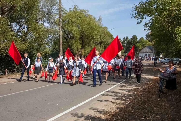 Поселок Бытошь Дятьковский район. Бытошь школа. Бытошь Брянская область. Выпускной посёлка Бытошь Дятьковского района.