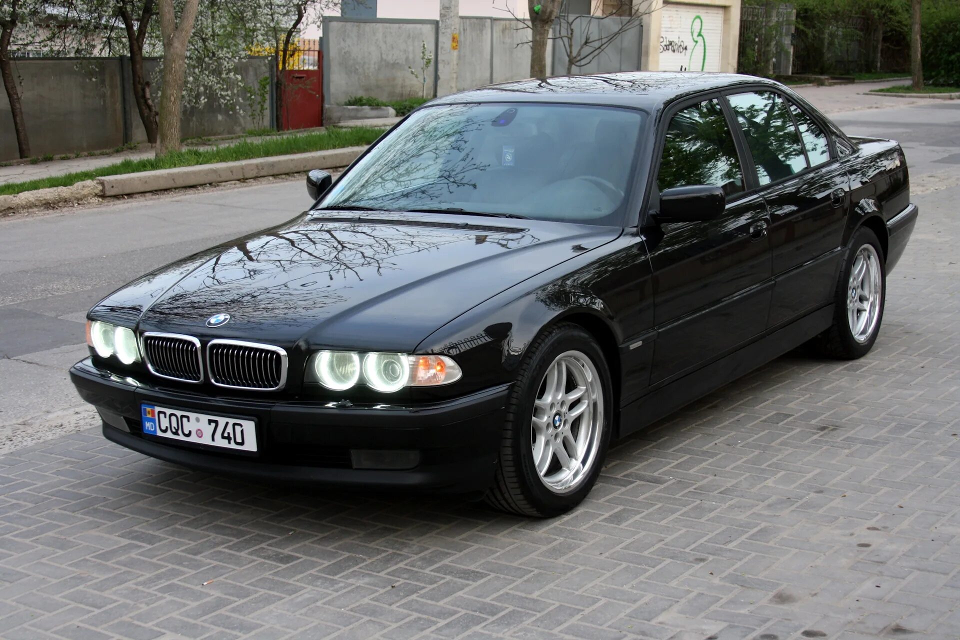 Bmw 2000 года. BMW 7 e38 2000. BMW e38 740i. БМВ 7 2000. BMW 750 2000.