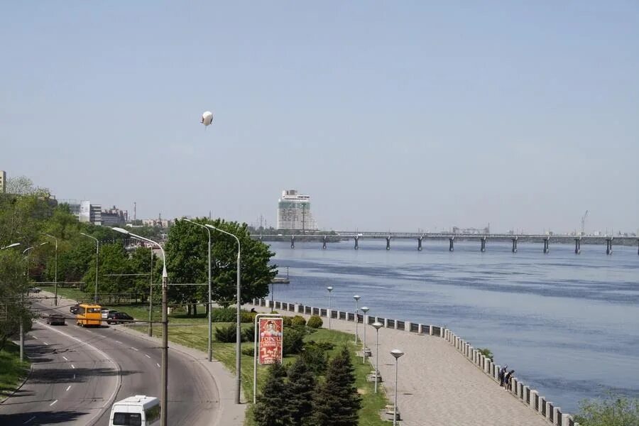 Днепр на каком берегу днепра находится. Правый берег днепра. днепропетровск правый берег. днепр набережная. правый берег днепра города.