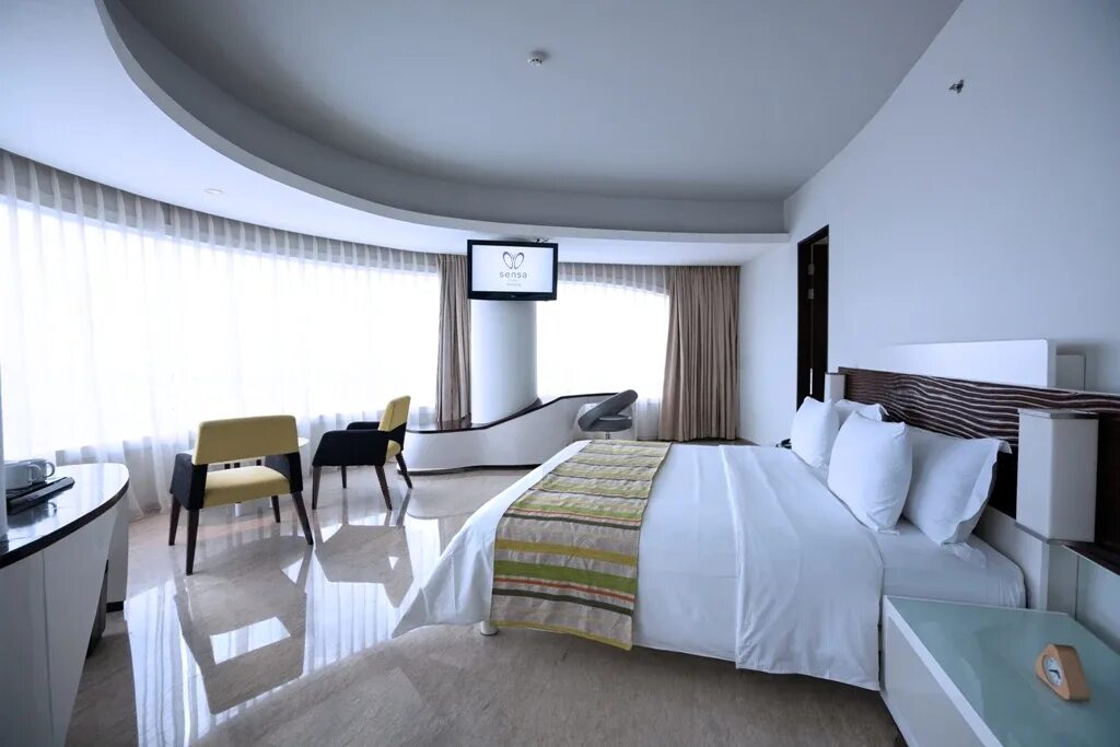 Сенса екатеринбург. Гостиница sensa room. Sensa room екатеринбург. Sensaroom ул. Sensa екатеринбург гостиница.