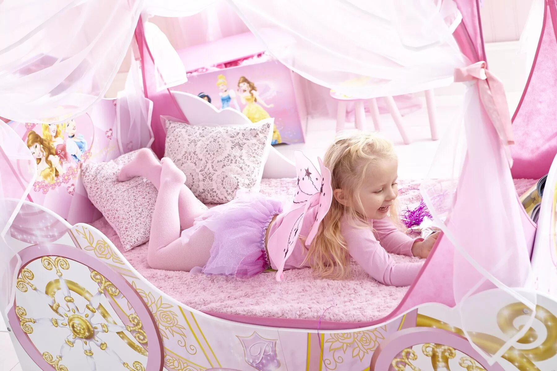 Какой предмет мешал спать принцессе всю ночь. Кровать для девочек карета «принцесса 4.0» вес. Кровать для маленькой принцессы. Кровать принцесса для девочки. Кровать карета принцессы.