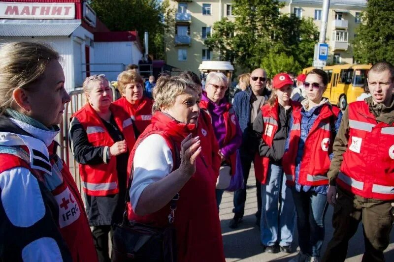 фотосессия волонтеров. волонтерские организации воронеж. учитель волонтер. магнит сотрудники волонтеры. волонтеры картинки.