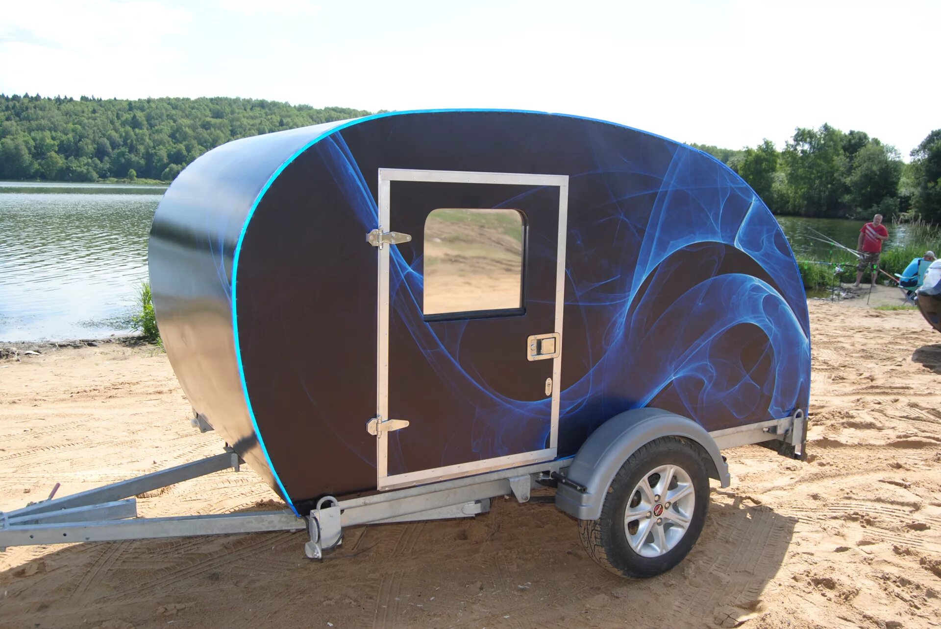 Прицеп дом своими руками. Хаусбот автодом. Съемный жилой модуль для прицепа мзса. Прицеп для кемпинга. Автодом на колесах на базе автоприцепа.