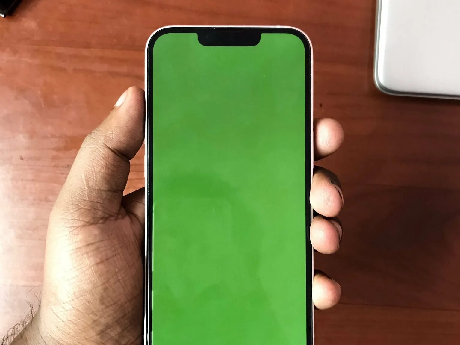 Iphone 14 Pro Max Green Screen. Айфон 13 с зеленым экраном. Айфон 10 зеленый. Iphone зеленый экран.