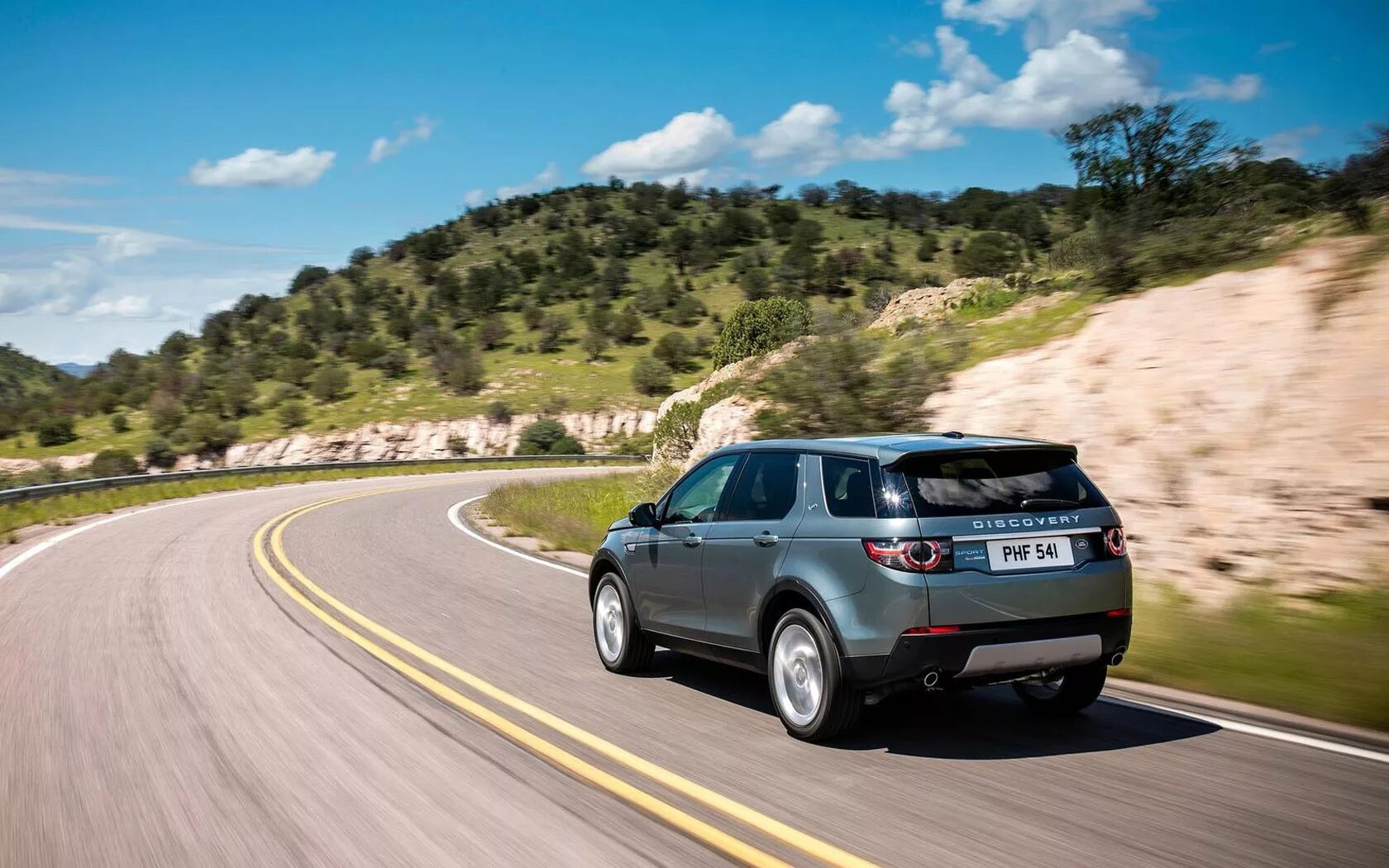 Land rover sport 2015. Land Rover Discovery Sport 2014. Ленд Ровер Дискавери спорт 3. Land Rover Discovery Sport 2014-2019. Land Rover Discovery Sport l550.