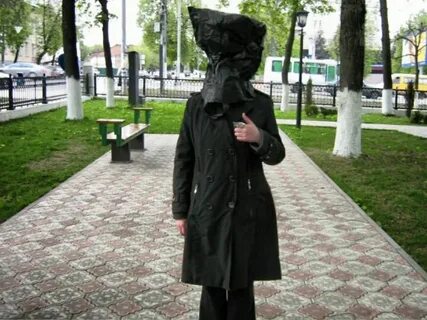 Носят пакет на голове