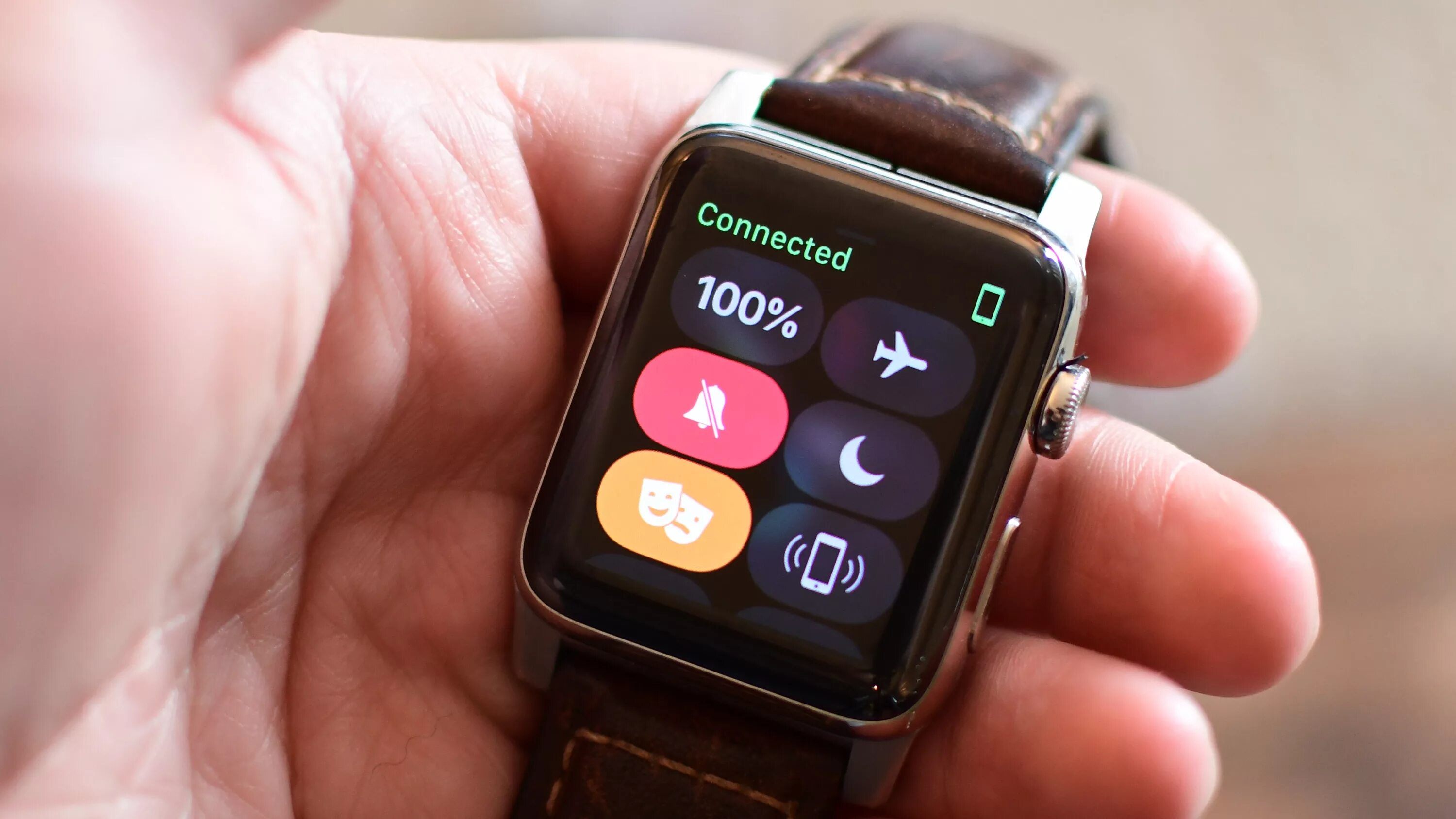 Ios 18 apple watch. Apple watch красные. режим театр apple watch. watchos 10. apple theatre.