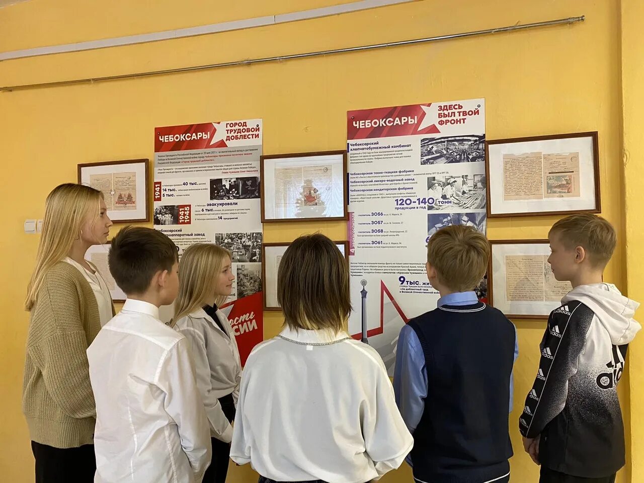 Стела трудовой доблести ульяновск. Чебоксары город трудовой доблести. Стела город трудовой доблести чебоксары. Возложение цветов чебоксары. Стелла город трудовой доблести томск.