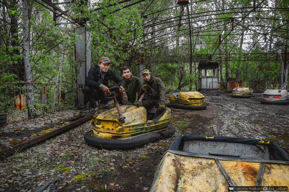 Припять парк аттракционов. Аттракцион автодром Припять. Заброшенный автодром Припять. Припять парк аттракционов машинки. Аттракцион автодром начинает работать в 10 часов