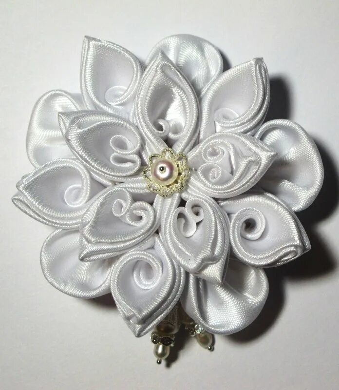 Цветы из лент техника. Канзаши. Цветочки канзаши. Канзаши своими руками. Цветы канзаши МК.