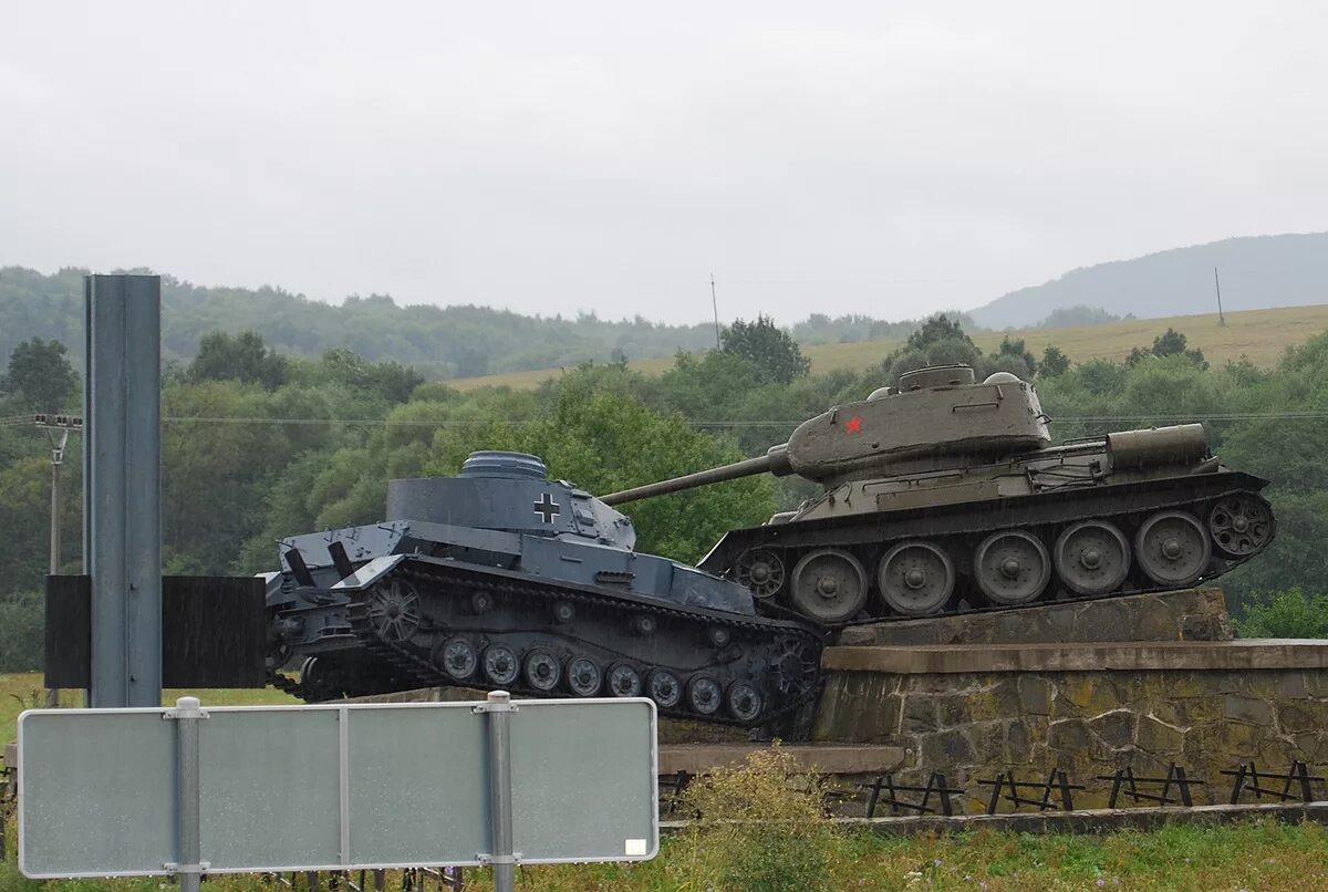 танк т34 рф в бою. танк т34 в бою курская битва. ис 2 выстрел. т-34 в бою. вар тандер танк tiger h1.