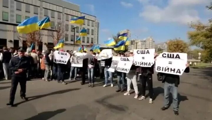 Митинг у посольства сша сегодня. Митинг у посольства сша. протесты возле американского посольства. американское посольство в киеве. посольство сша в киеве фото.