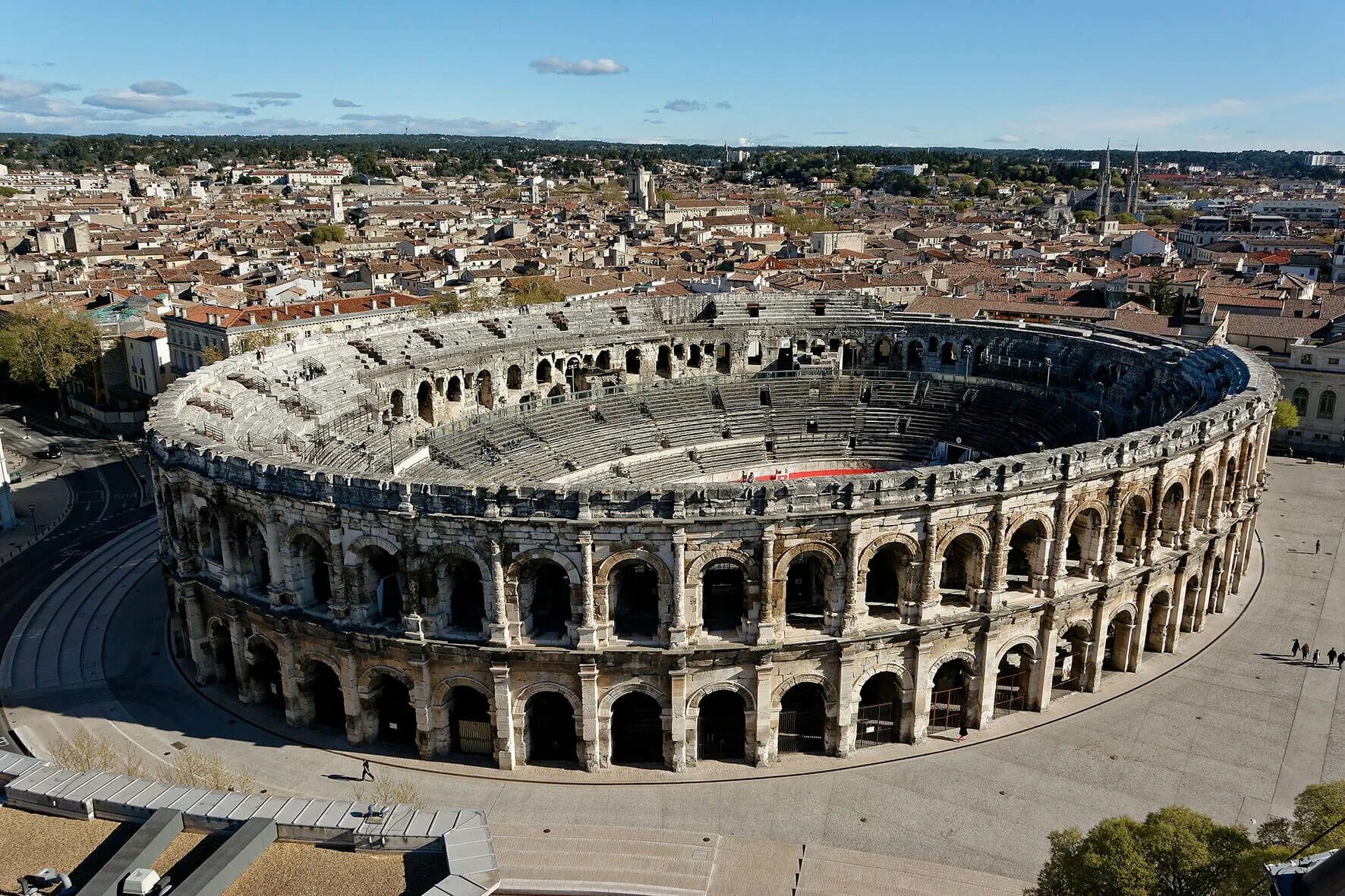 Арена de Nimes Франция. Амфитеатр в Ниме Франция. Колизей в Ниме Франция. Арена нима во Франции. Колизей самая самая