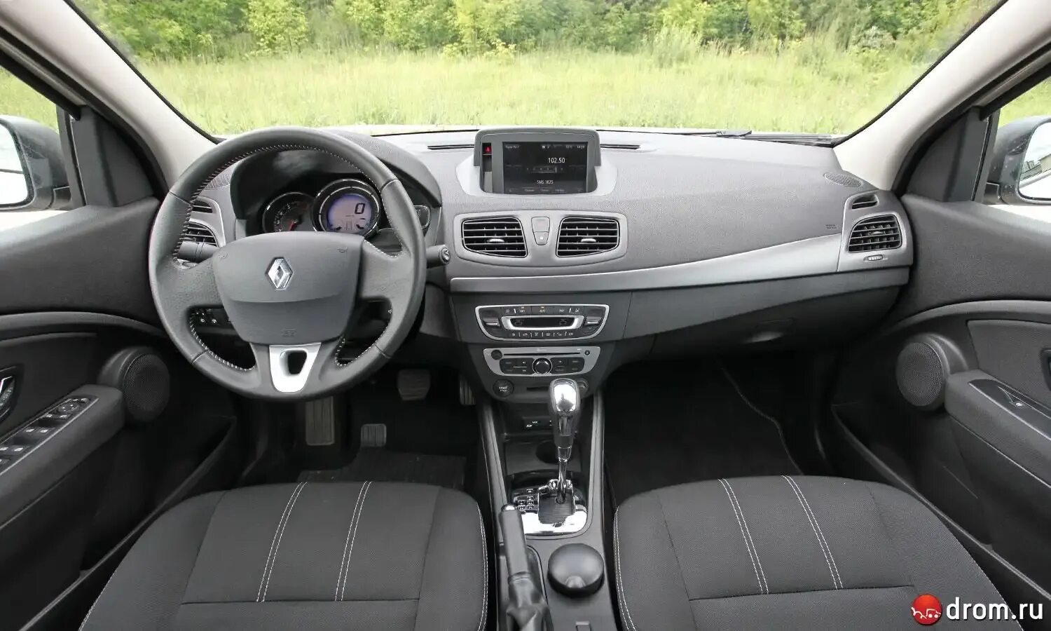 Флюенс торпеда. Панель рено меган 3. Торпеда рено трафик 2010. Торпедо renault fluence. Рено меган 3 торпедо.