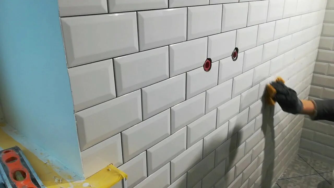 Плитка кабанчик затирка. Плитка кабанчик kerama marazzi. Плитка biselado blanco 7. Укладка плитки кабанчик в углах. Плитка кабанчик 10 20 белая.