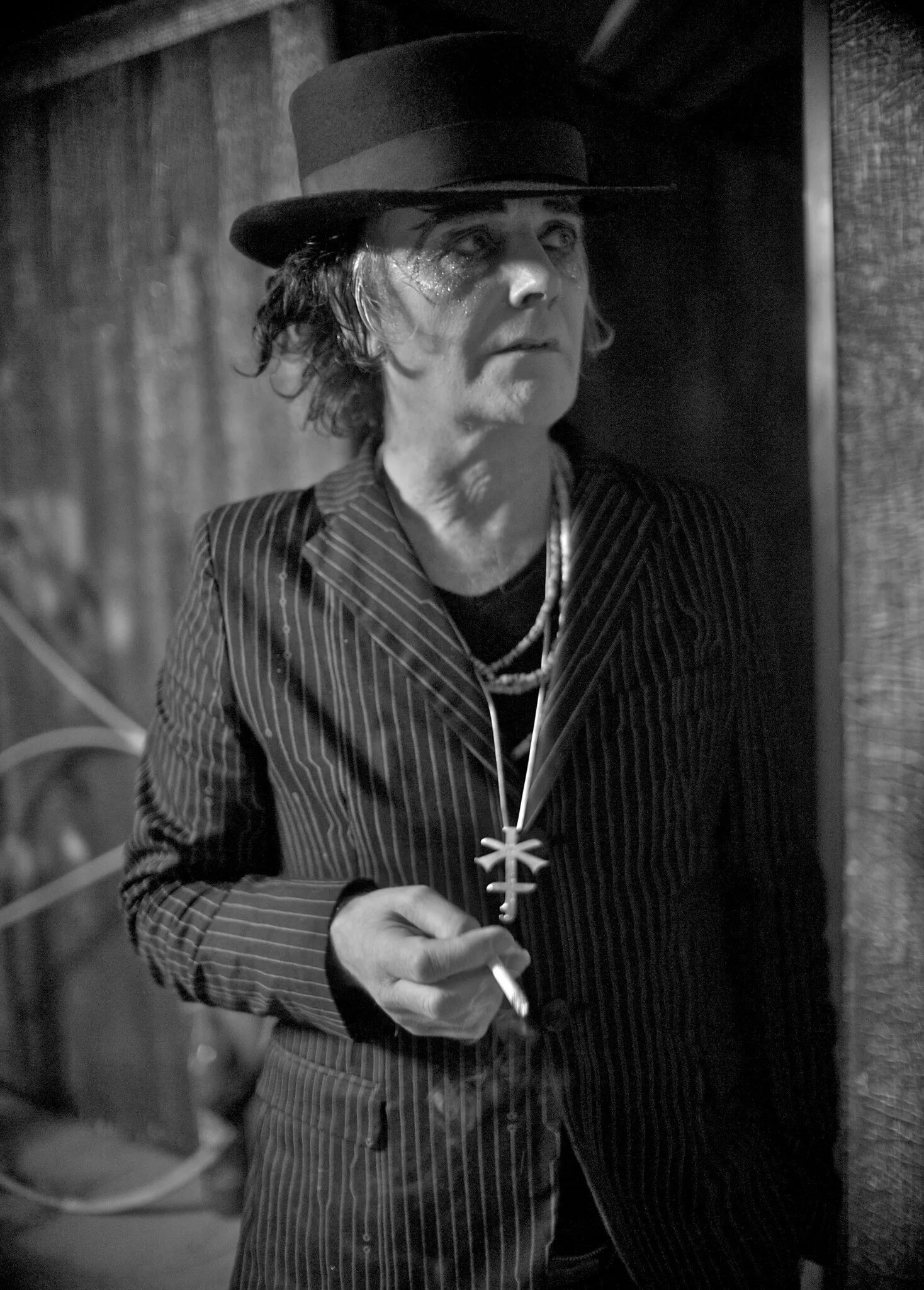 Juno reactor navras. Бен уоткинс. джуно реактор. группа juno reactor. бен музыкант.