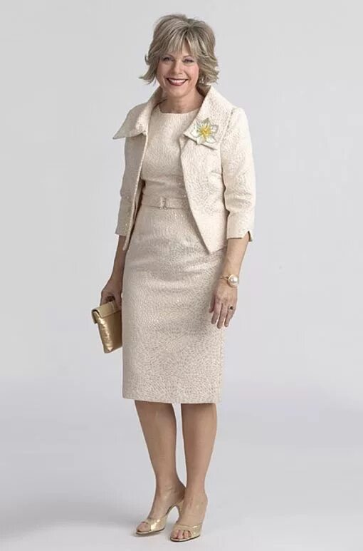Костюмы для женщин 60 лет. Костюмы для женщин 50 лет. Пожилая женщина в платье. Нарядные костюмы для женщин. Костюмы для женщин 60 лет.