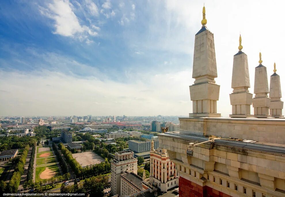 Хочешь увидеть москву. Сталинская высотка МГУ шпиль. Сталинская высотка МГУ сверху. Высота шпиля МГУ. Сталинские высотки МГУ сверху звезда.